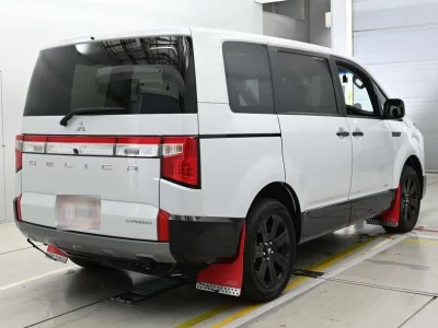 MITSUBISHI DELICA D5