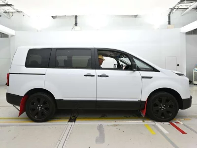 MITSUBISHI DELICA D5