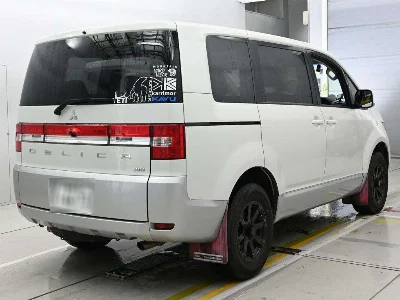 MITSUBISHI DELICA D5
