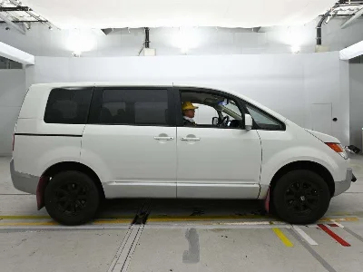 MITSUBISHI DELICA D5