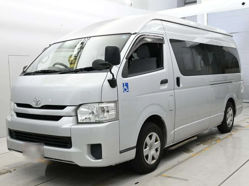 Toyota HiAce  с аукциона в Японии