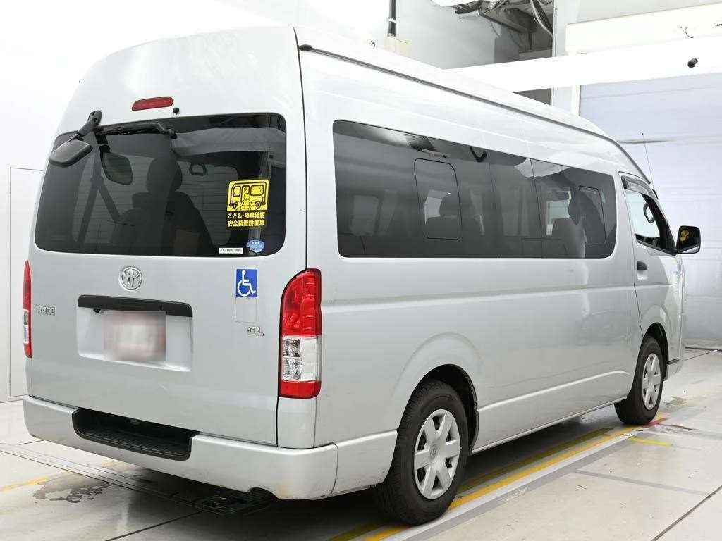 Toyota HiAce  с аукциона в Японии