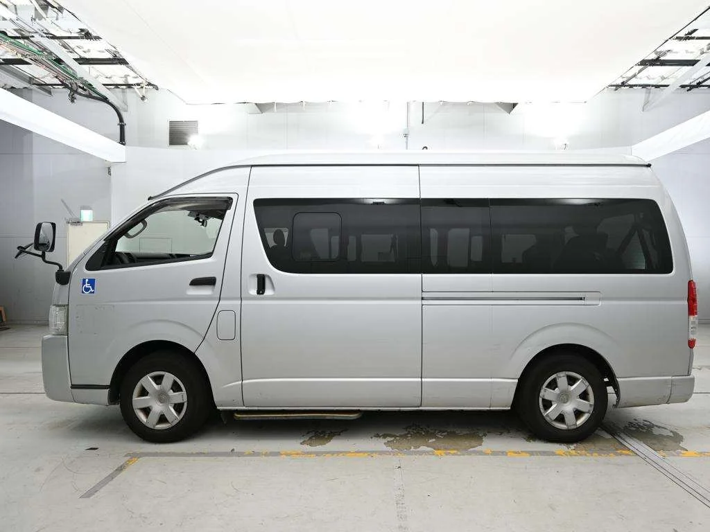 Toyota HiAce  с аукциона в Японии