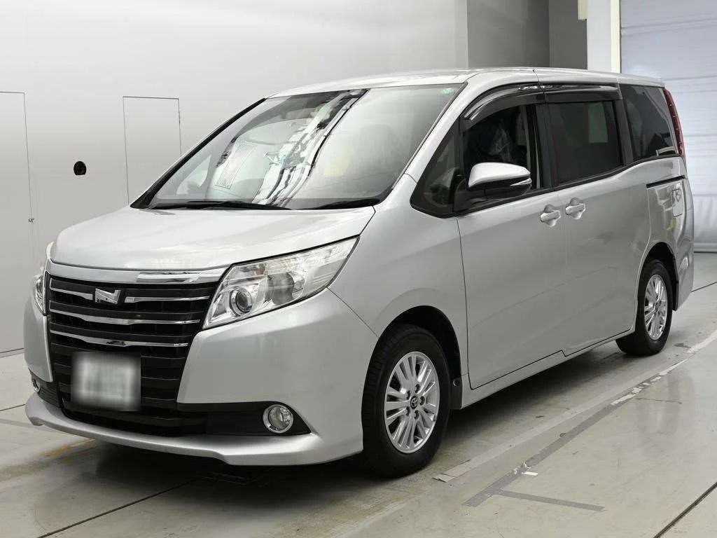 Toyota Noah 2015