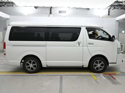 TOYOTA HIACE