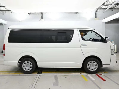 TOYOTA HIACE