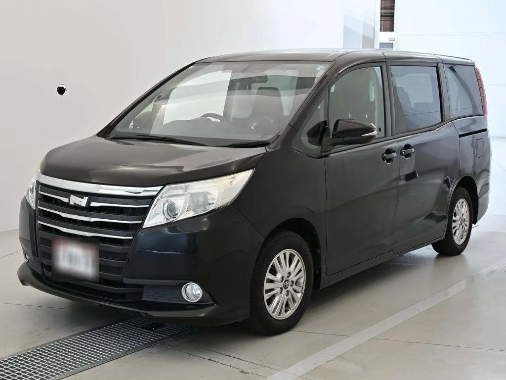 Toyota Noah 2015