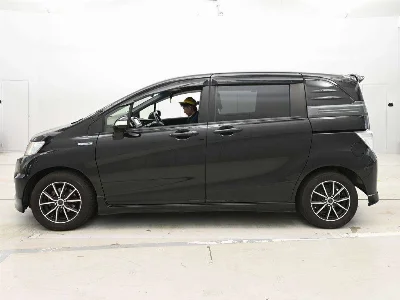 HONDA FREED SPIKE