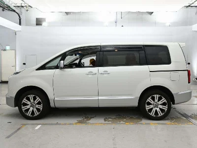 MITSUBISHI DELICA D5