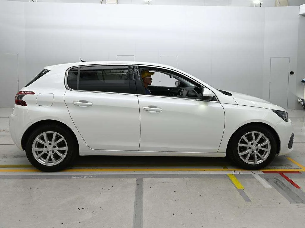 Peugeot 308  с аукциона в Японии