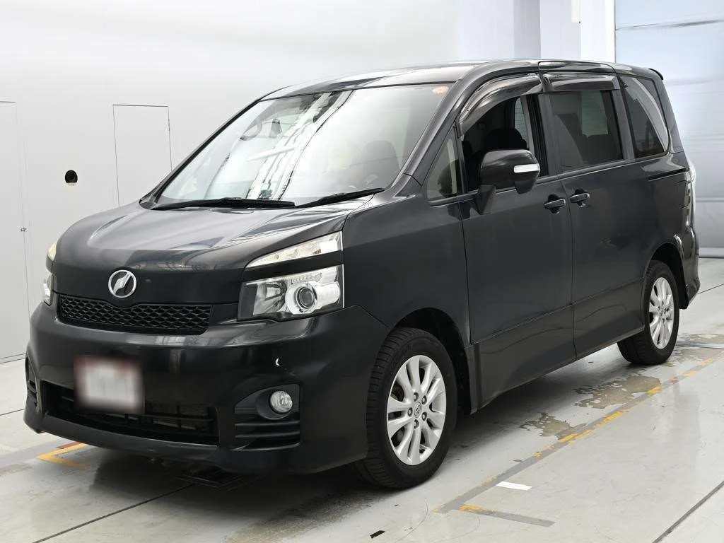 Toyota Voxy 2013