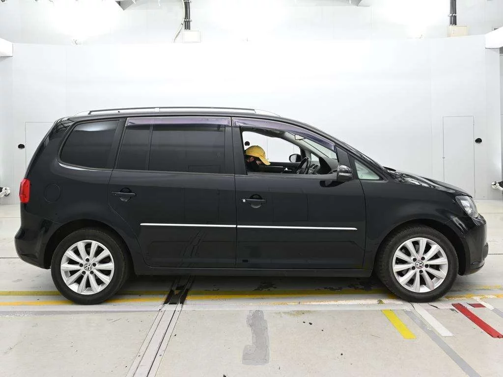 Volkswagen Touran  с аукциона в Японии