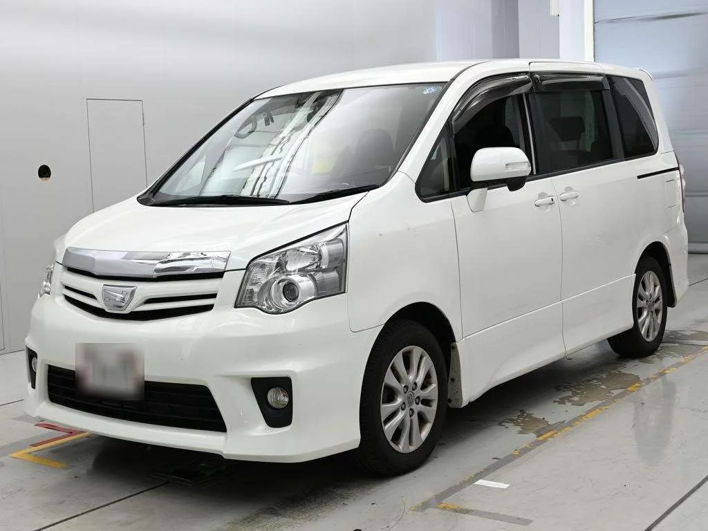 Toyota Noah 2010