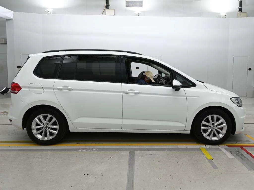 Volkswagen Touran  с аукциона в Японии