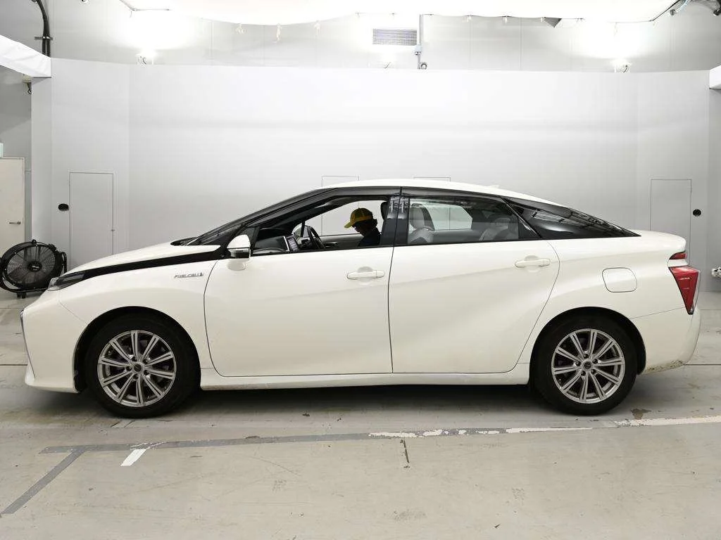 Toyota Mirai  с аукциона в Японии