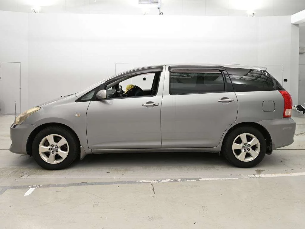 Toyota Wish  с аукциона в Японии
