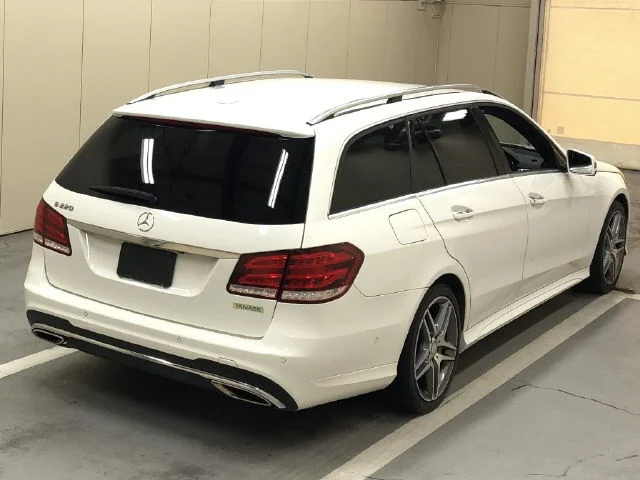 Mercedes-Benz E-Class  с аукциона в Японии