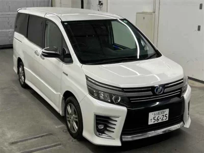 TOYOTA VOXY, 2017 — лот японского аукциона