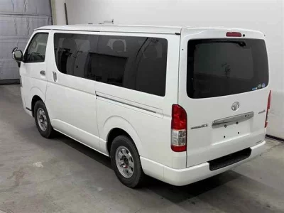 TOYOTA REGIUS VAN