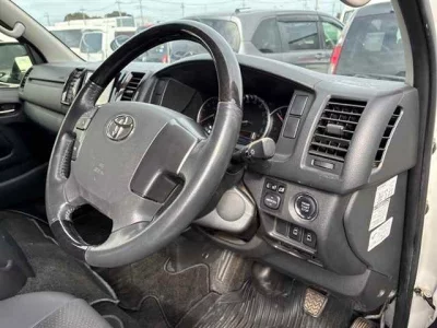 TOYOTA REGIUS VAN