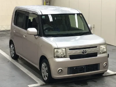 TOYOTA PIXIS SPACE