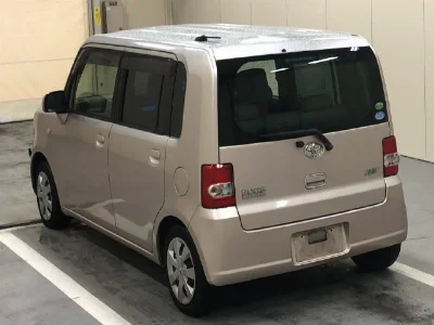 TOYOTA PIXIS SPACE