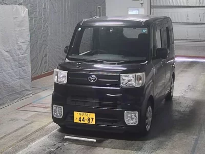 TOYOTA PIXIS MEGA, 2019 — лот японского аукциона