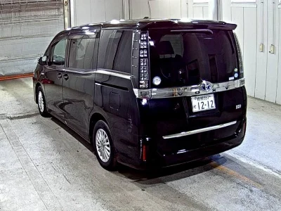 TOYOTA VOXY, 2015 — лот японского аукциона