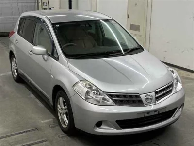 NISSAN TIIDA