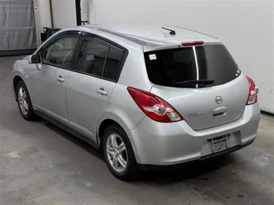 NISSAN TIIDA
