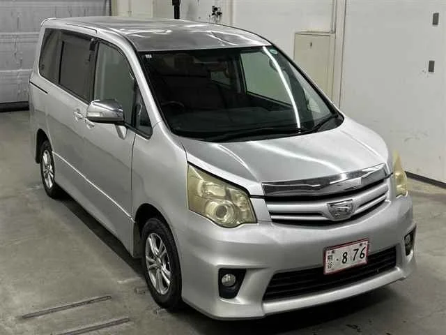 Toyota Noah 2010