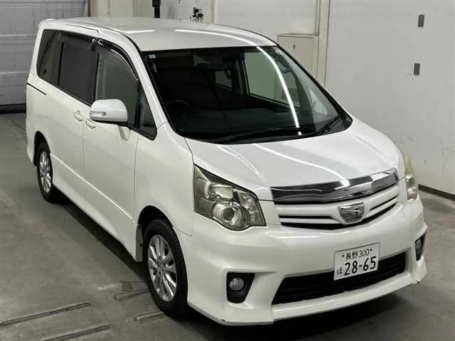 Toyota Noah 2010