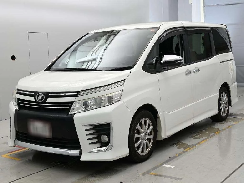 Toyota Voxy 2015