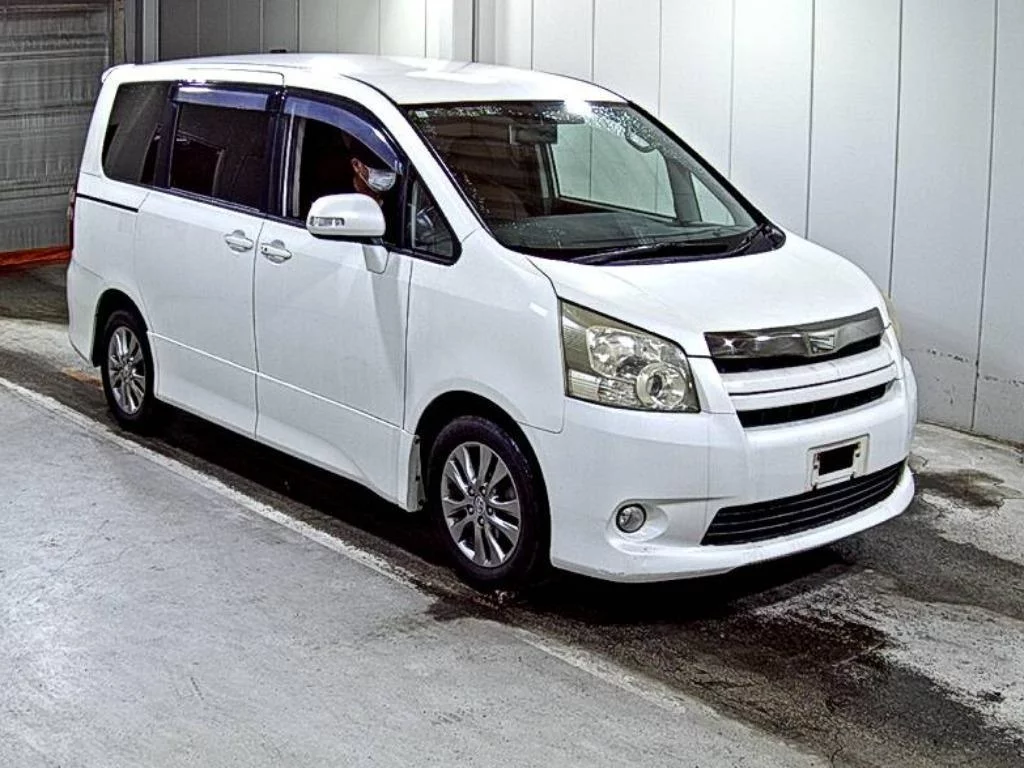 Toyota Noah 2007