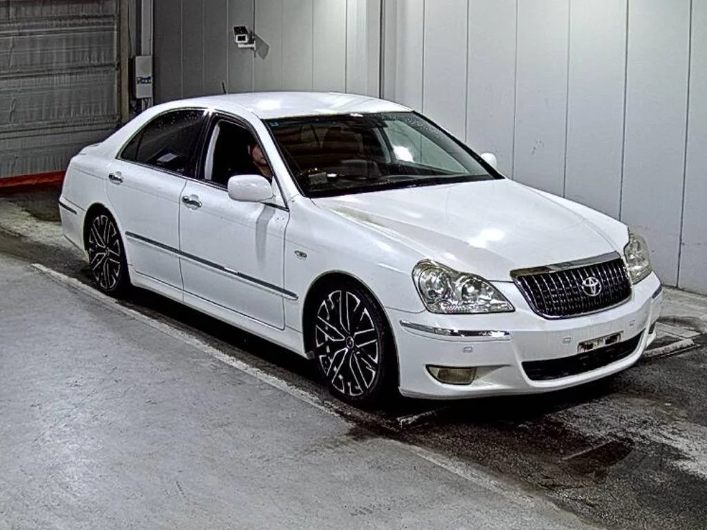 Toyota CROWN MAJESTA  с аукциона в Японии