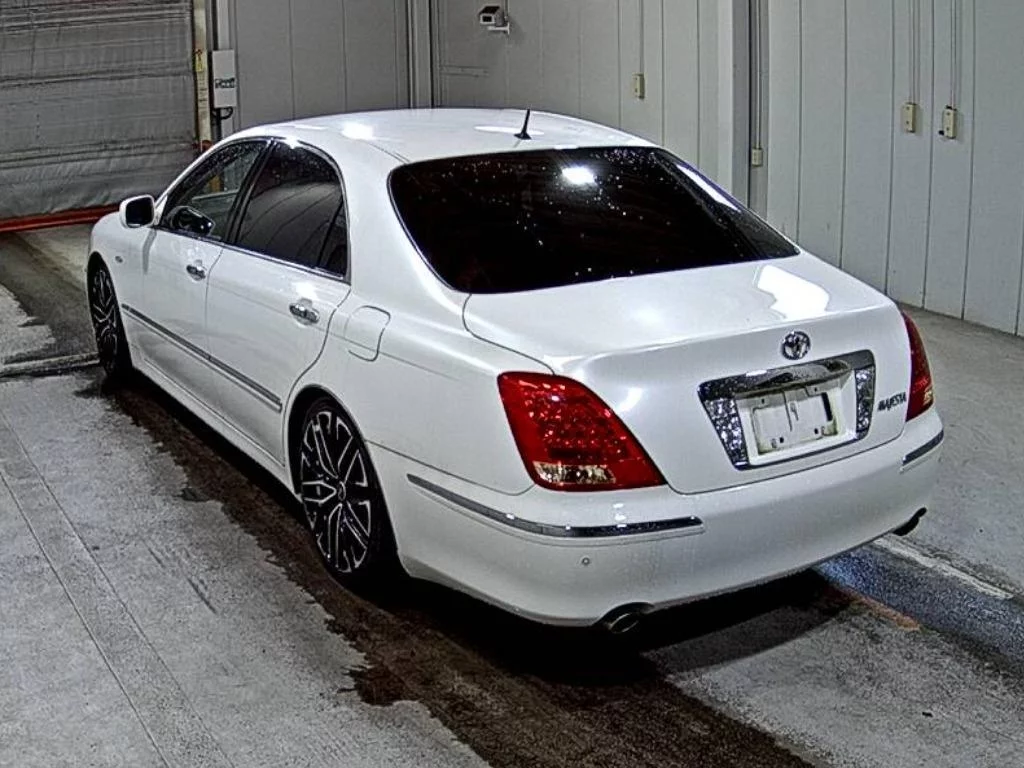 Toyota CROWN MAJESTA  с аукциона в Японии