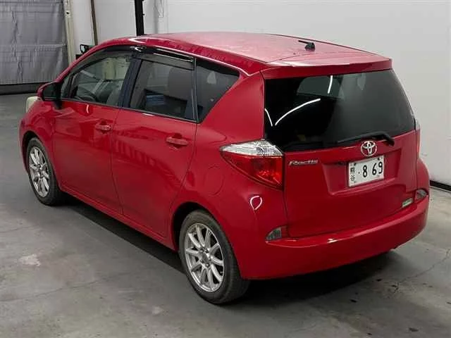 Toyota Ractis 2013