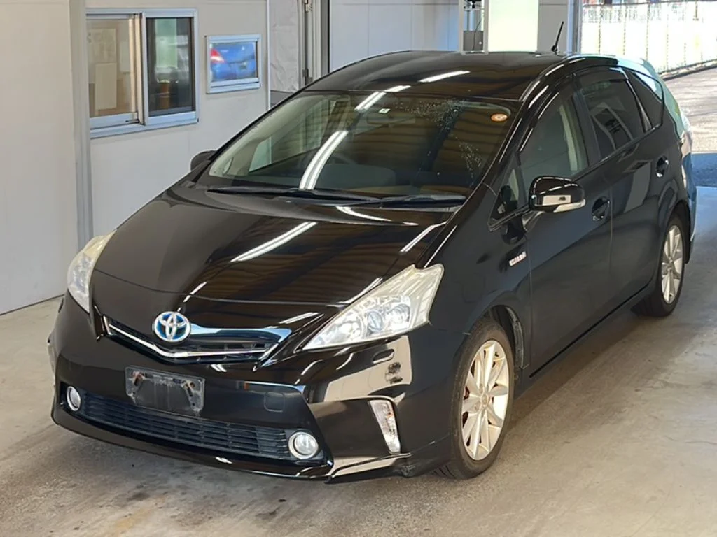 Toyota Prius Alpha 2012