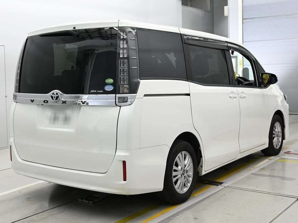 Toyota Voxy 2014