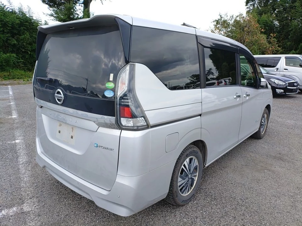 Nissan Serena  с аукциона в Японии