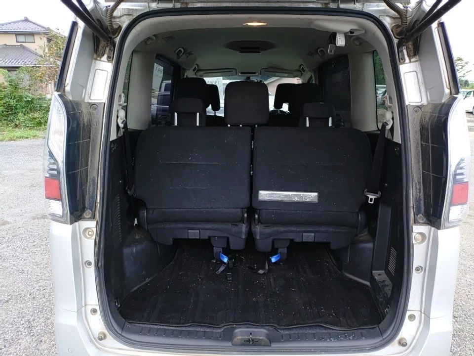 Nissan Serena  с аукциона в Японии