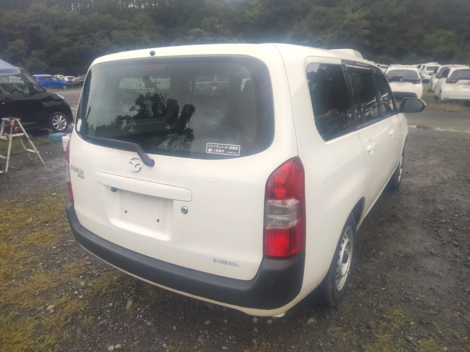 Mazda Familia  с аукциона в Японии