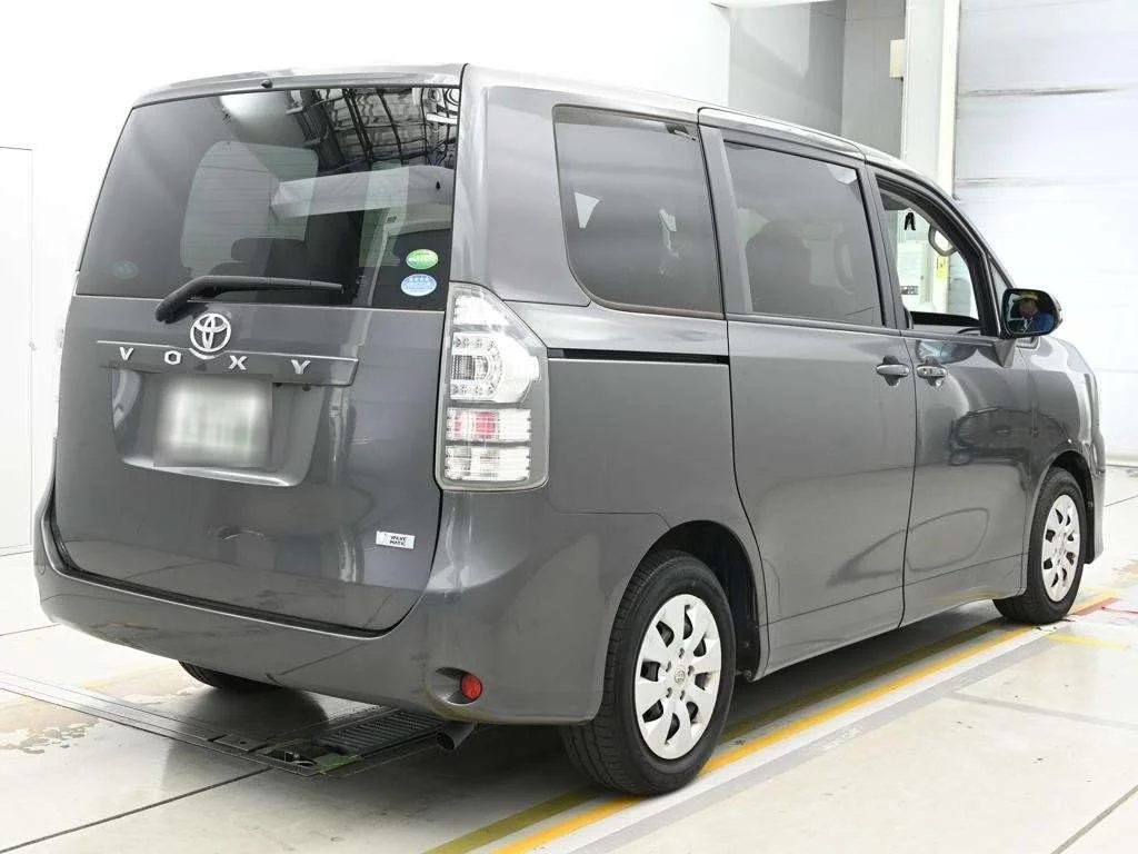 Toyota Voxy 2012