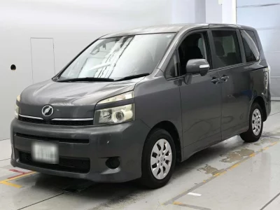 TOYOTA VOXY, 2012 — лот японского аукциона