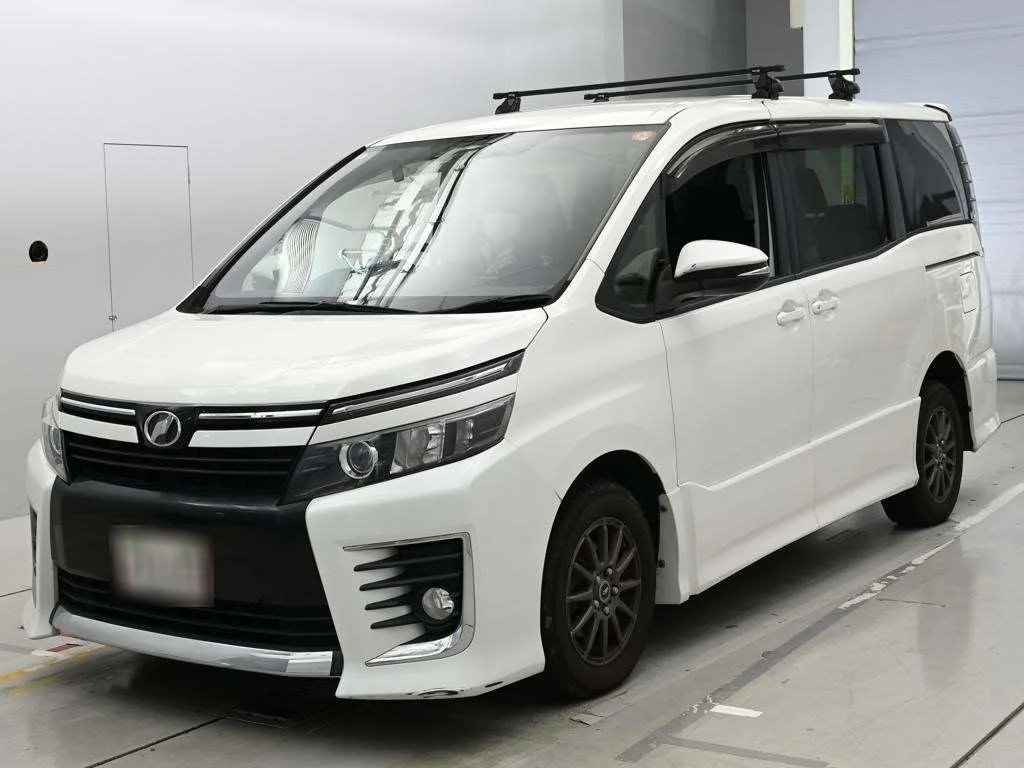 Toyota Voxy 2014