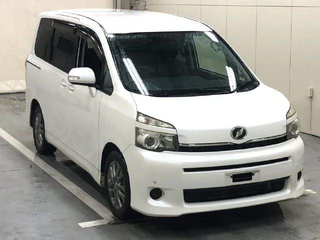 Toyota Voxy 2011