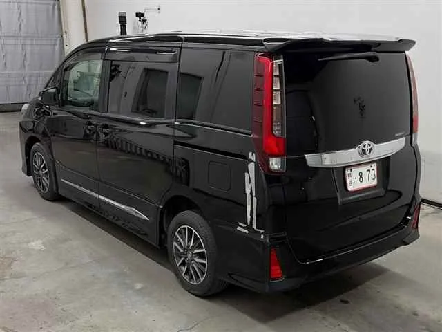 Toyota Noah  с аукциона в Японии