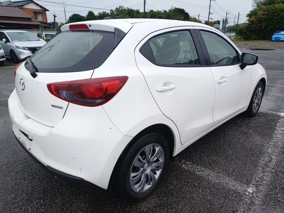 Mazda Mazda2 2021