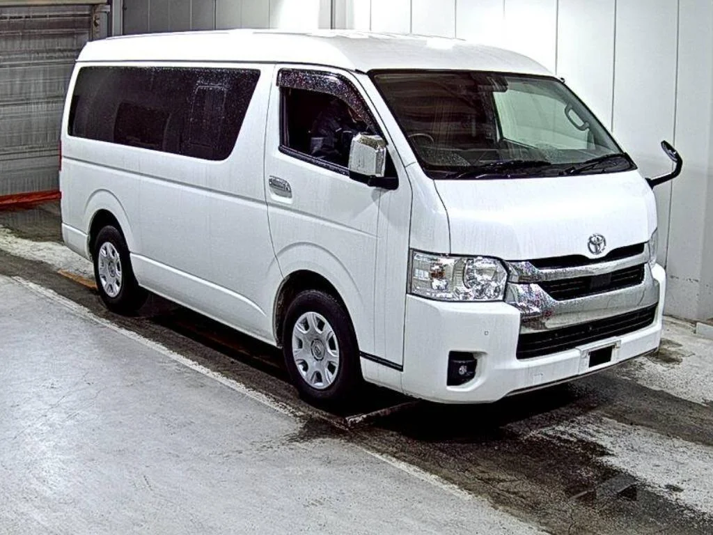 Toyota HiAce 2022