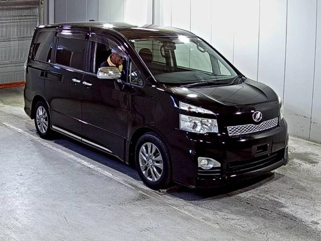 Toyota Voxy 2012